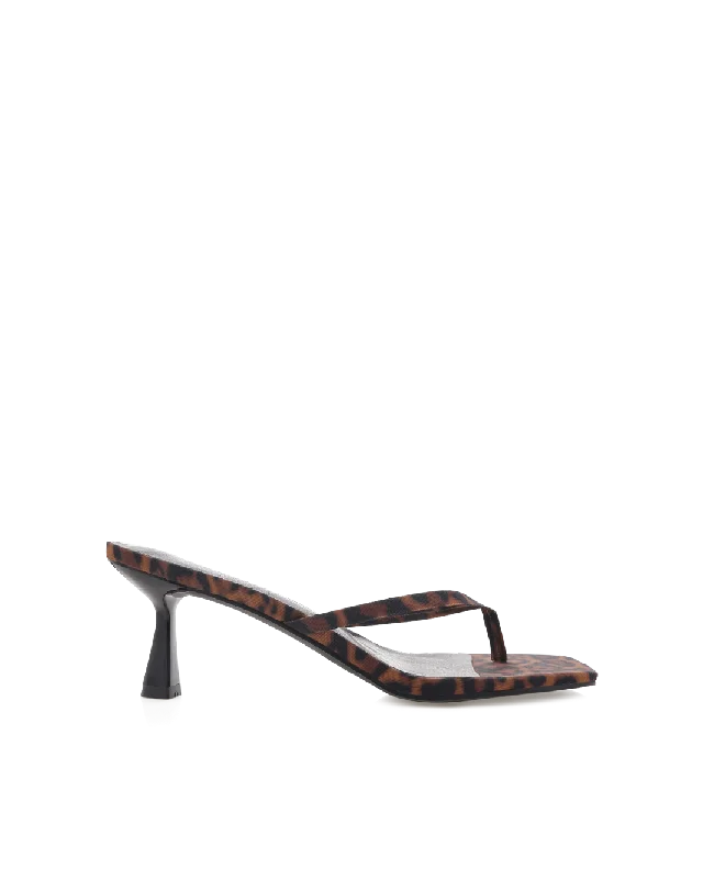 trendy women’s footwear for weekend getaways -XAMI - LEOPARD