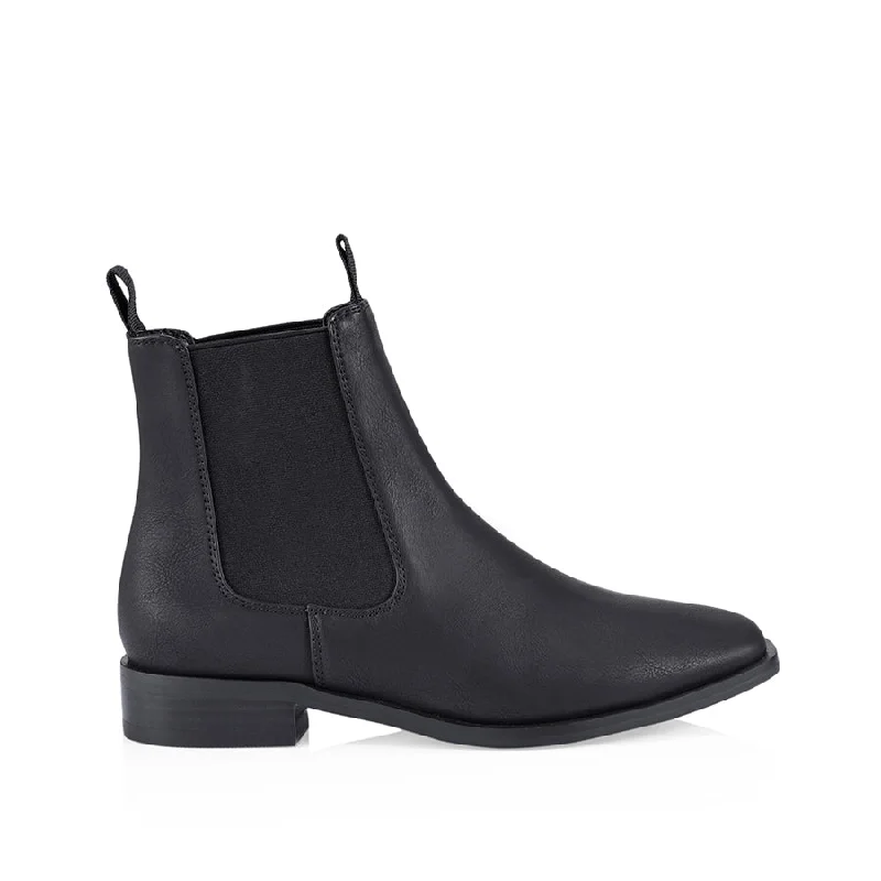 trendy women’s flats for casual work outfits -Harper Chelsea Boots - Black Softee