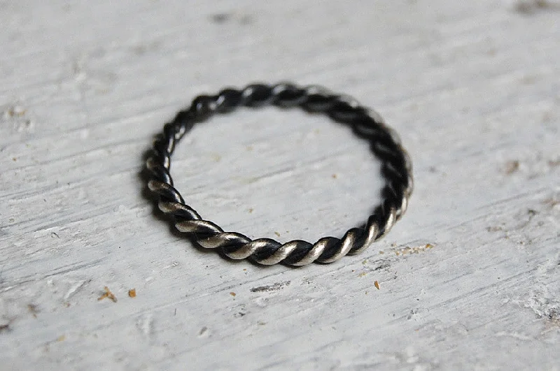 best rings for women’s fashion -'spiral' ring | 925 oxidized silver