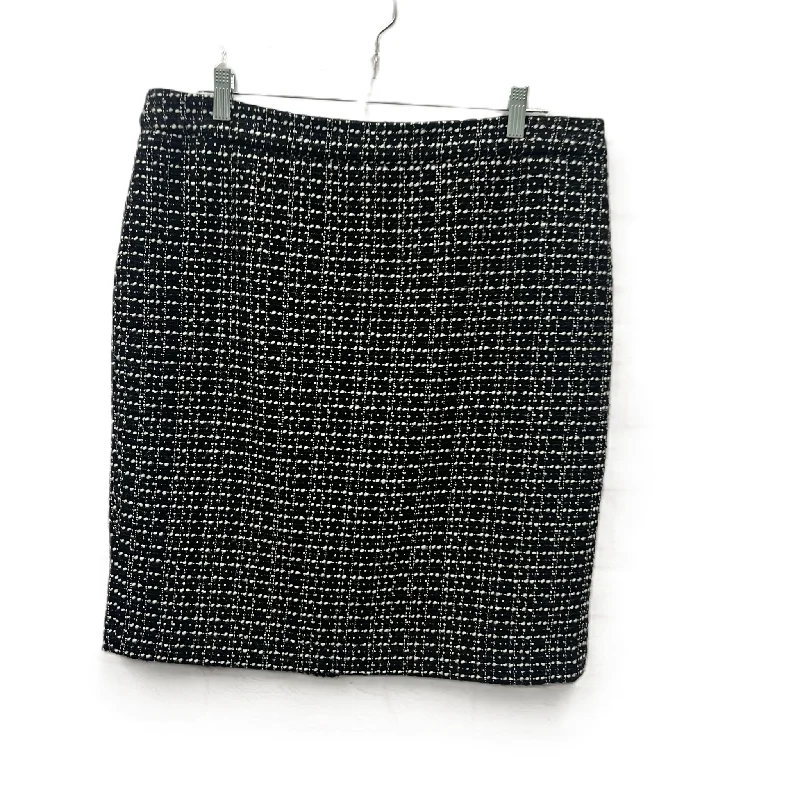 chic women’s sweaters for winter -Skirt Mini & Short By Ann Taylor In Black, Size: 14